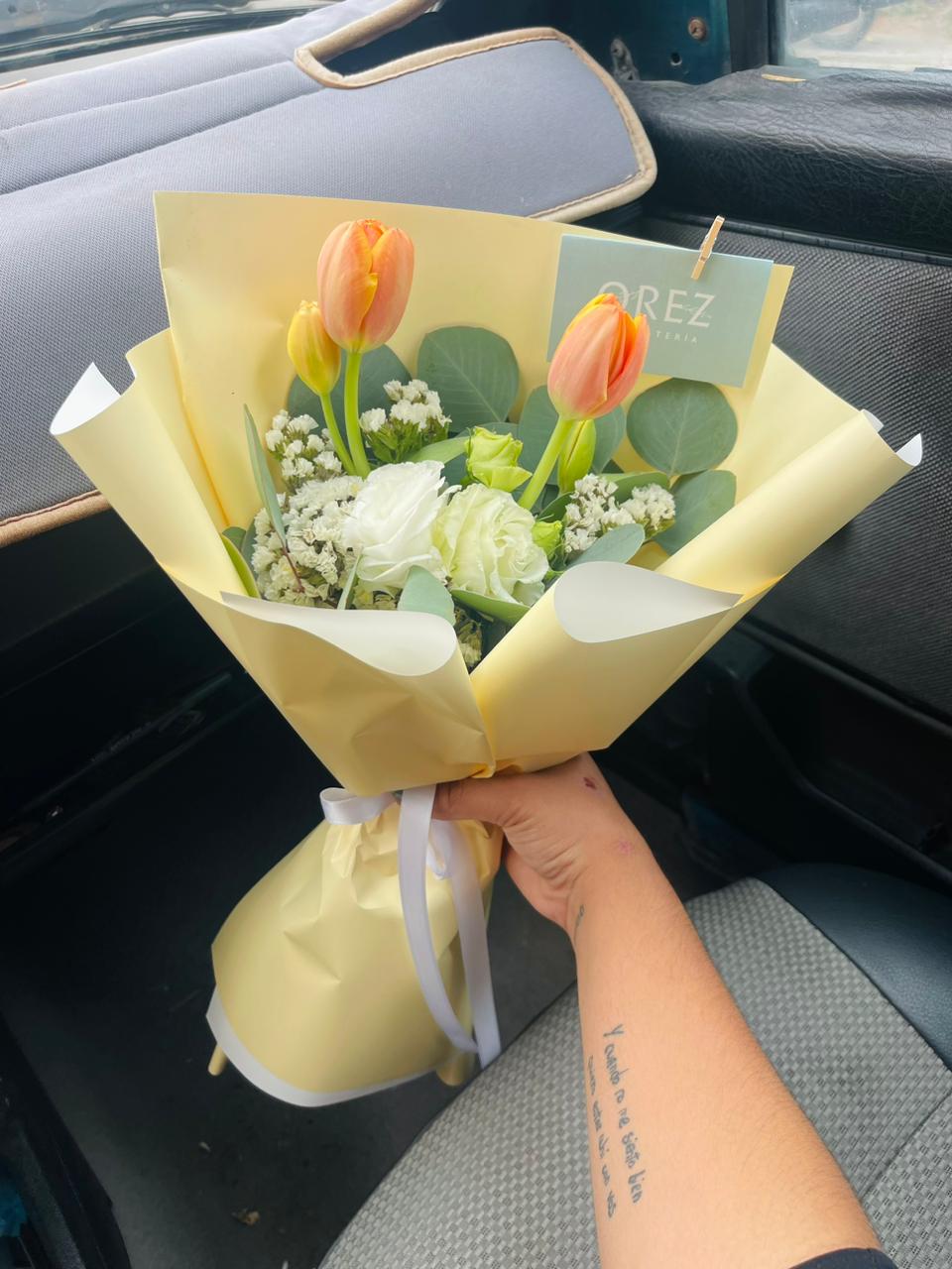 2 Tulipanes con Follaje y Flor