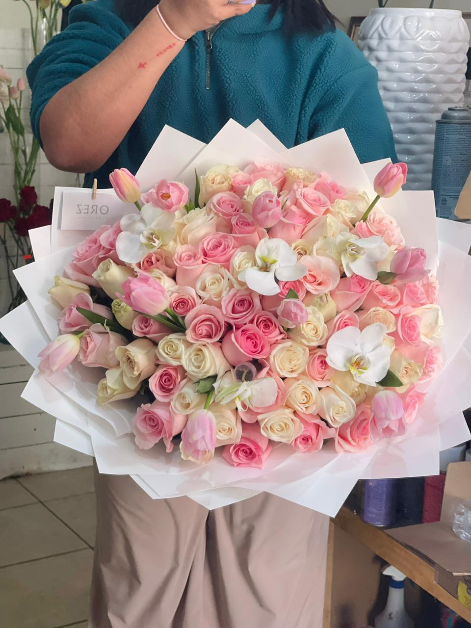 7 Tulipanes, 70 Rosas y 5 Orquídeas